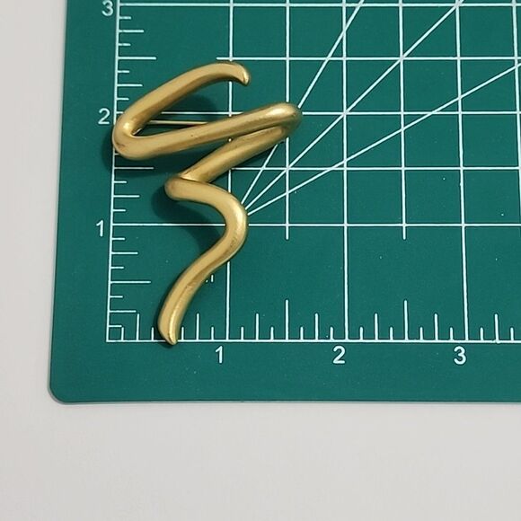 Brushed Gold Tone Signed C Squiggle Lightning bolt ZigZag Modernistic 2.5" Vtg - Picture 10 of 10